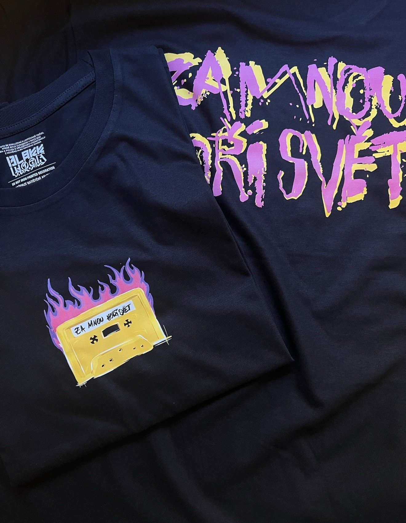 Tee for the single Za mnou hoří svět, printed front and back